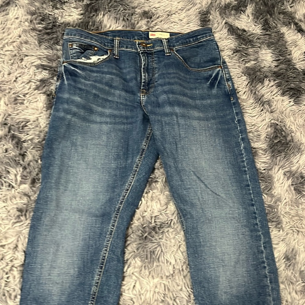 Men’s size 32 athletic fit wrangler jeans